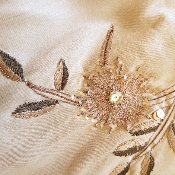 Polyester and silk embroidered throw. Boho throw. 40x60 - Picture 7 of 9